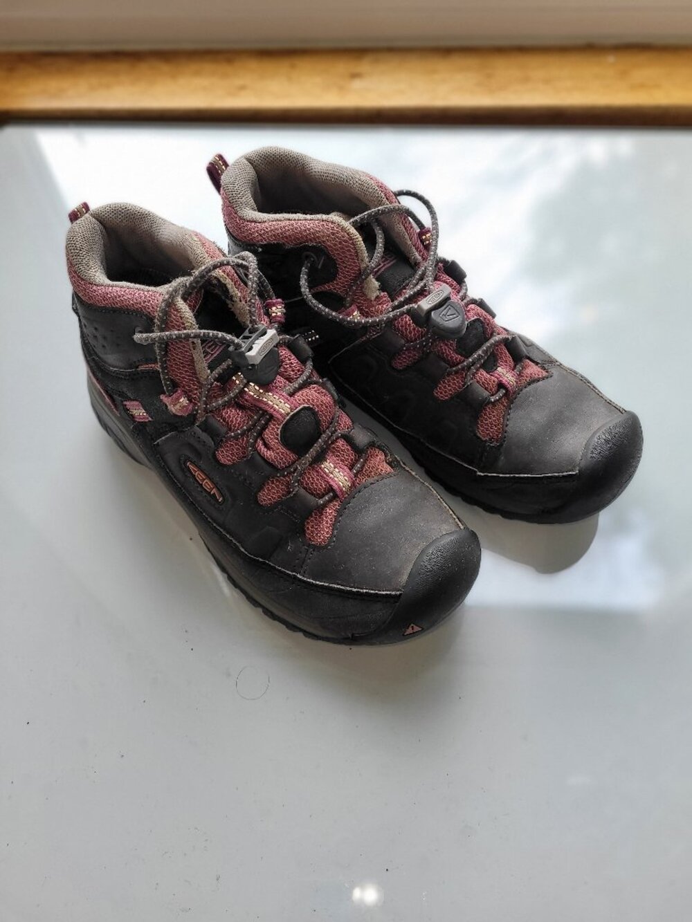 Keen Girl's Hiking Boots Size 2 US